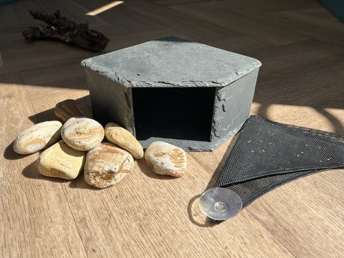 Large corner slate hide - slate,