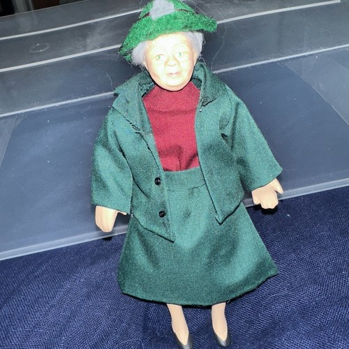 12th scale dolls - scale, female