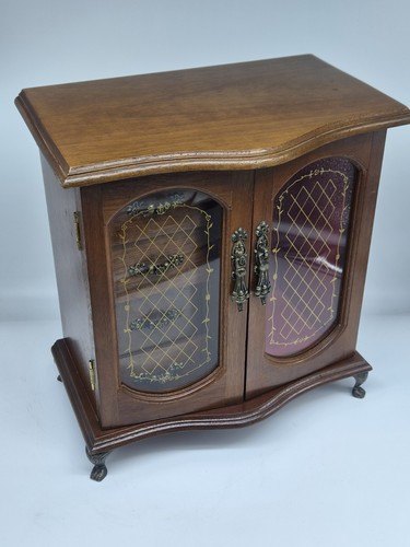 Vintage wooden jewelry box - wooden,