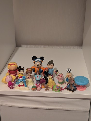 Large bundle figures girls - bundle,
