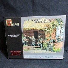 PEGASUS HOBBIES. GERMAN WAFFEN SS 1943 KURSK...1;72 SCALE.