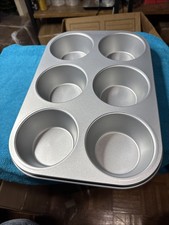 The Pampered Chef Large Muffin