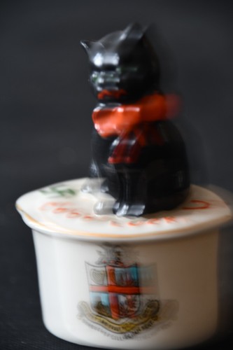 Crested china carlton black - crested,
