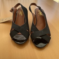 Cotton Traders Size 8 Ladies cross-over sandals in black.   New with tag.