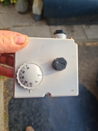 Dual thermostat for - thermostat, unvented