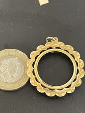 9 ct Full sovereign pendant