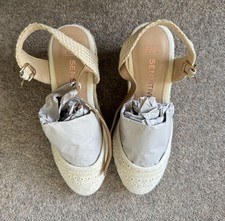 Ladies F&F Sandal, Rope Wedged Heel , Off White Closed Toe . Only Worn Once .