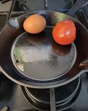Heavy Round Skillet 8" Cast Iron Frying Pan with Handle. Medium. 