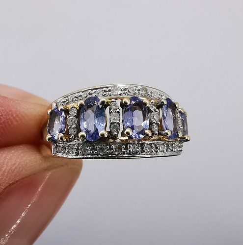 9ct gold tanzanite and diamond - 9ct,