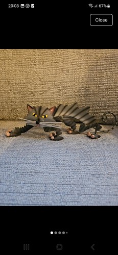 Scaredy cat metal sculpture - metal,