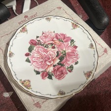 Royal Albert plate - The Queen Mother's Favourite Flowers - 'Albertine'