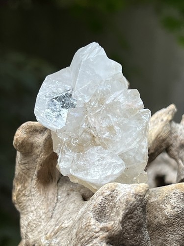 Apophyllite sparkly gemmy - apophyllite,