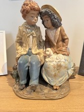Gres Lladro/Nao vintage figurine boy and girl sitting on a log • Great condition