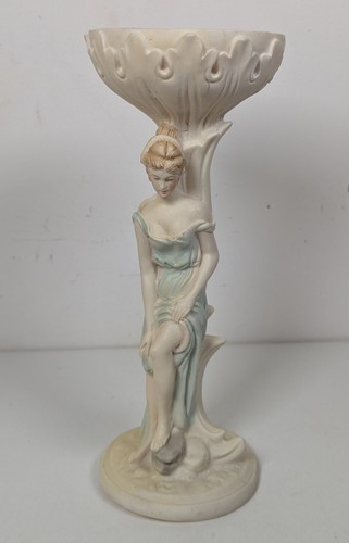 Alabaster figurine lady - 😺,