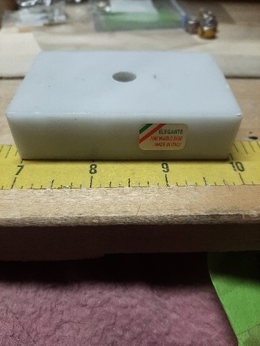 White marble base - white,