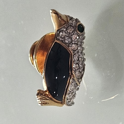 Beautiful swarovski pin - beautiful,