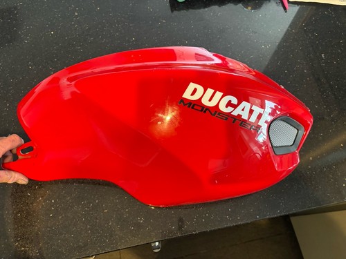 Ducati 796 696 - monster, right