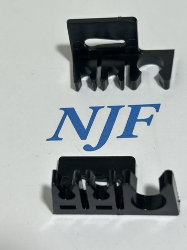 Bulkhead brake pipe - clip, fits