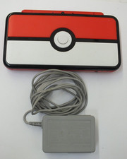 Nintendo 2DS XL Poké Ball