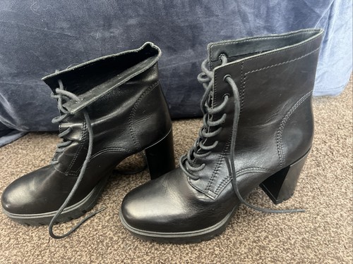 New bata boots - size, 7