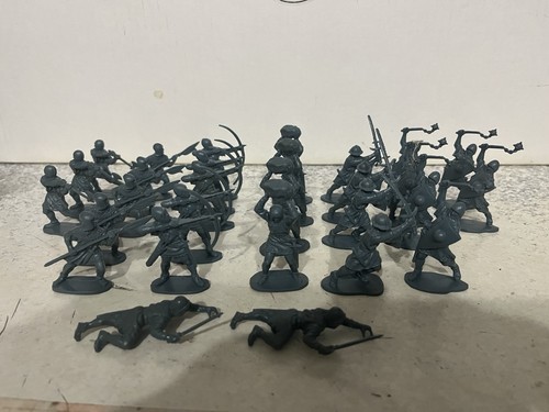 Airfix men arms toy - at,