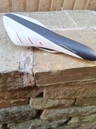 Fizik arione road bike saddle - arione,
