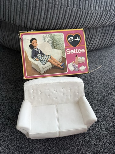 Sindy settee 1972 cream - sindy,