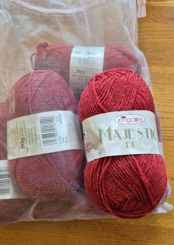 King cole magestic yarn - cole, dk