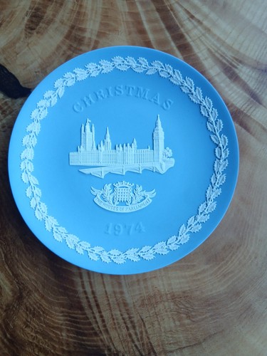 Wedgwood 1974 christmas plate - wedgwood,