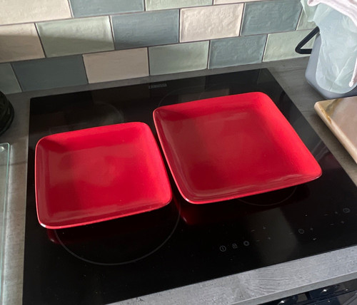 Waterside red square ceramic - red,