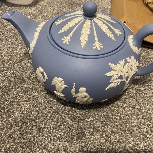 Stunning vintage wedgwood blue - stunning,