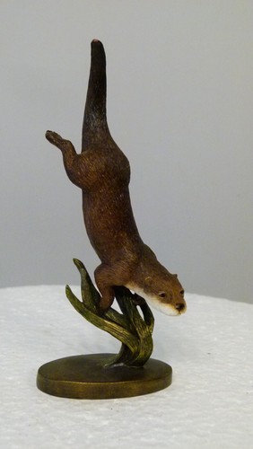 Border fine arts - , otter