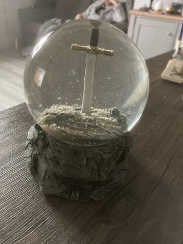 English heritage snow globe - english,