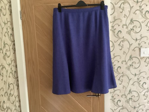Ladies blue skirt size20 - skirt,
