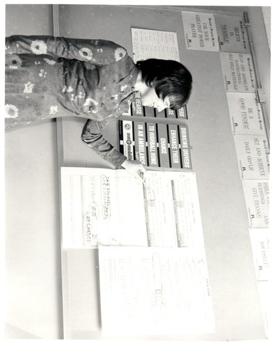 1970s woman pointing work - pointing,