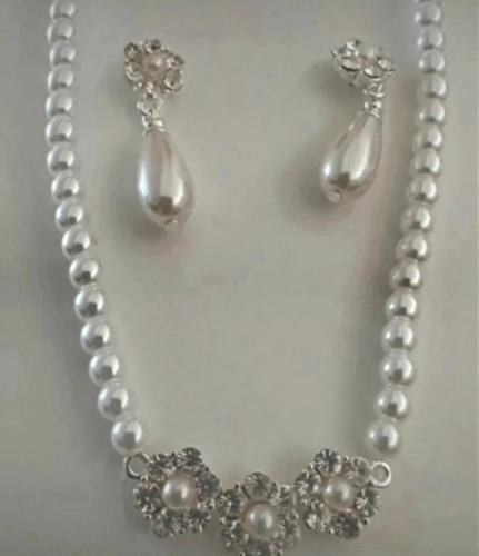 White faux pearl necklace - white,