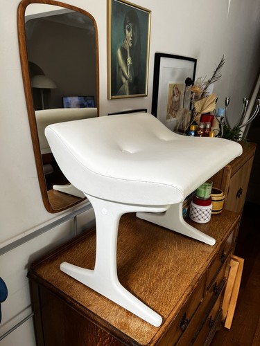 Mid century modern space - mid,
