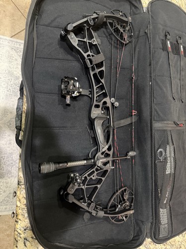 Hoyt axius alpha - rh,, 70lb