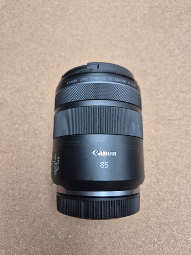 Canon 85mm macro is stm - f/2,