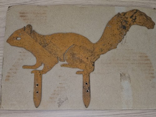 Rusty red squirrel metal - red,