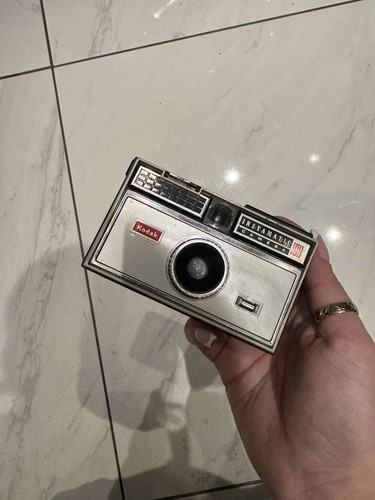 Kodak instamatic 100 - kodak, vintage