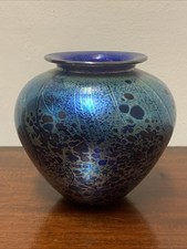 TIMOTHY HARRIS ISLE OF WIGHT IRIDESCENT GLASS VASE -2009- blue/purple/bronze