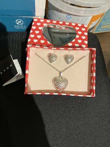 Avon tegan boxed jewellery set - tegan,