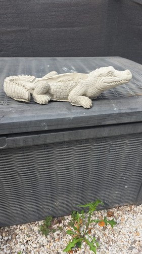 Latex and fibreglass moulds - latex,