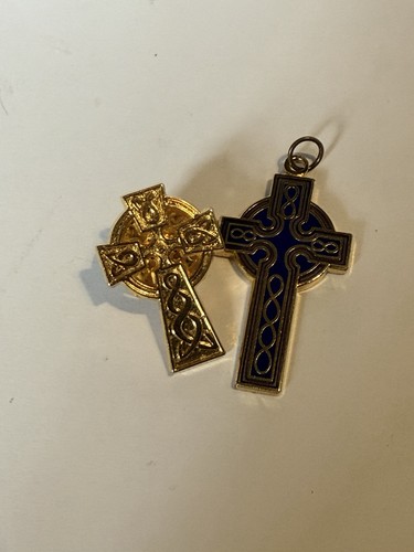 Gold tone celtic cross pendant - gold,
