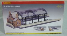 HORNBY RAILWAYS OO R8009 TERMINUS STATION BOXED