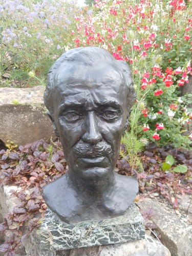 Large bronze bust - large,