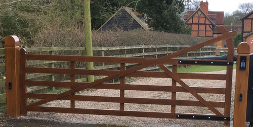 Bar estate gate made in - estate,