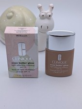 CLINIQUE Even Better Glow Light Reflecting Foundation SPF 15 WN 30 Biscuit 30 ml