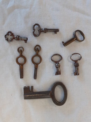 Antique skeleton keys - antique, set